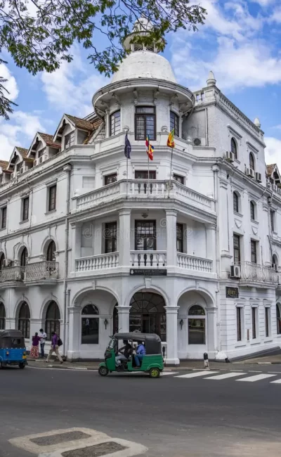 kandy-city-street-view-historical-colonial-building-queens-hotel-sri-lanka-december-242953118